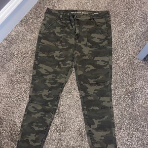 AMERICAN EAGLE CAMOUFLAGE JEANS
